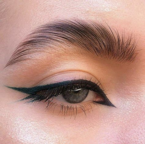 @salsabilapooth Dark Green Eyeliner Makeup, Dark Green Eyeliner Looks, Dark Green Eyeliner, Dark Green Eye Makeup, App Filter, Airbrush App, Ulzzang Makeup, Smink Inspiration, Green Eye