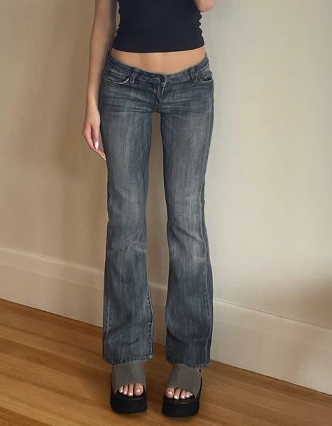 Low Waist Jeans Outfit, Waist Jeans Outfit, Outfits 2000s, Low Waisted Jeans, Low Waist Jeans, Cute Pants, 2000s Fashion Outfits, Kinds Of Clothes, Swaggy Outfits