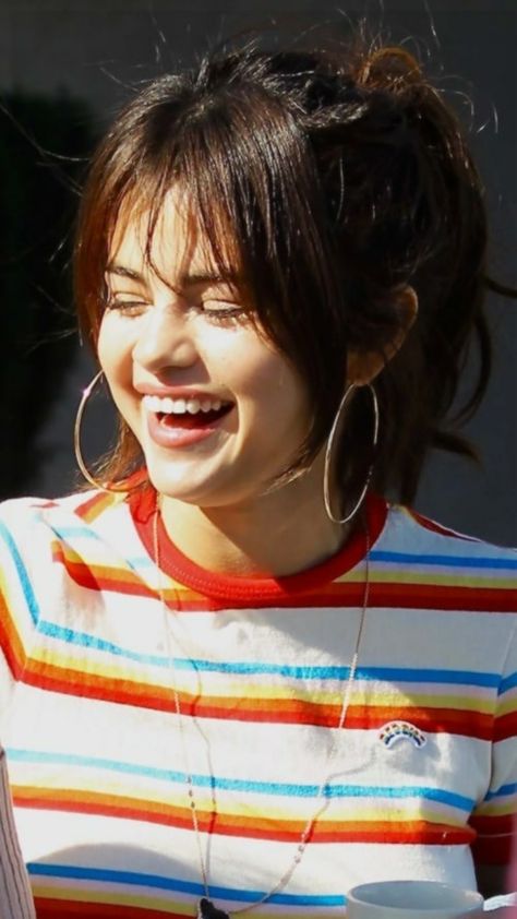 Selena Gomez Bangs Fringes, Selena Gomez Haircut Medium, Selena Gomez Fringe, Aesthetic Selena Gomez, Selena Gomez Haircut, Selena Gomez Bangs, Selena Gomez Aesthetic, Selena Gomez Short Hair, Selena Gomez Hair