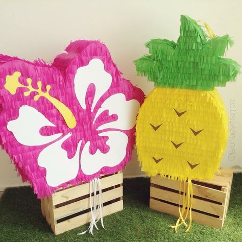 Piñata tropicales Hawaiian Piñata, Summer Pinata Ideas, Luau Pinata, Beach Pinata, Hawaiian Pinata, Surfboard Pinata, Beach Theme Pinata, Tropical Pinata, Hawaiian Theme Pinata