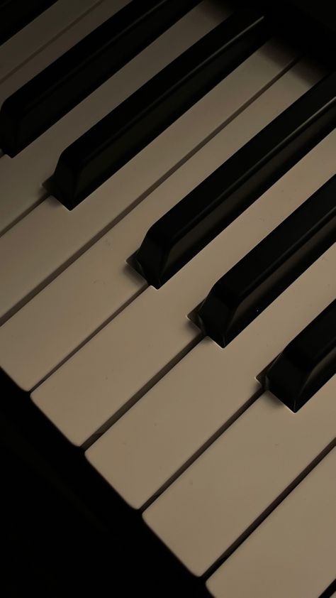 Piano Piano Profile Picture, Keyboard Instrument Aesthetic, Playing Keyboard Aesthetic, Piano Keys Aesthetic, Aesthetic Piano Wallpaper, Keyboard Aesthetic Piano, Piano Profile, Aesthetic Piano Pictures, Piano Keyboard Aesthetic