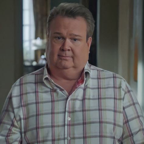 Cam Tucker Modern Family, Cameron Modern Family, Modern Family Icons, Cam Modern Family, Cameron Tucker, Enneagram Subtypes, Eric Stonestreet, Phone Organisation, Smash Board