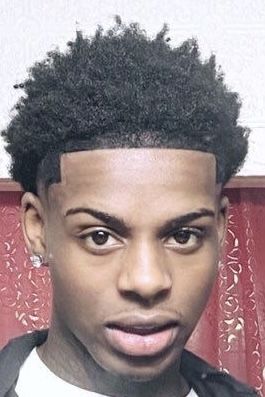 Taper Homme Noir, Front Taper Hairline, Front Taper Haircut Black Men, Black Men Taper Fade, Taper Hairline, Taper Fade Black Men, High Top Hair, Tapered Hairline, Tapered Haircut Black