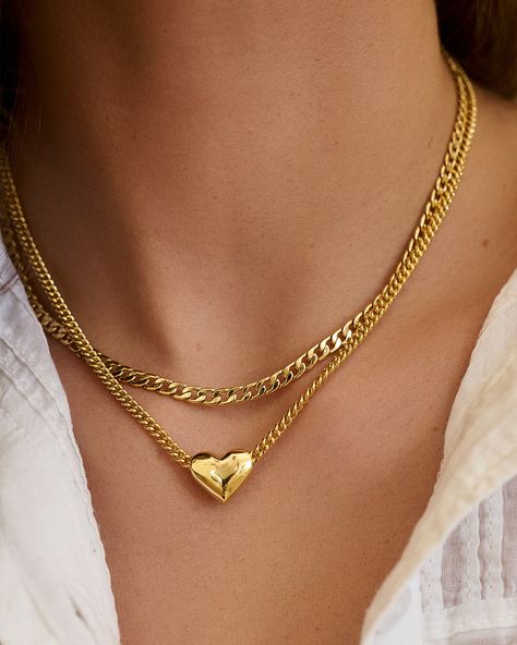 Create a romantic look with this heart necklace. This gorgeous gold-plated necklace features a classic chain design that is perfect for any occasion. To wear, simply drape the chain around the neck, adjust, and secure the clasp. Wear it solo as a statement piece, or layer it with other necklaces for a layered look. Lou Heart Charm Necklace in 18k Gold, Women's by gorjana Heat Necklace, Earrings Stacking, Heart Charm Necklace, Mini Necklace, Orange Agate, Yellow Opal, Stylish Necklace, 14k Gold Necklace, Mix Style