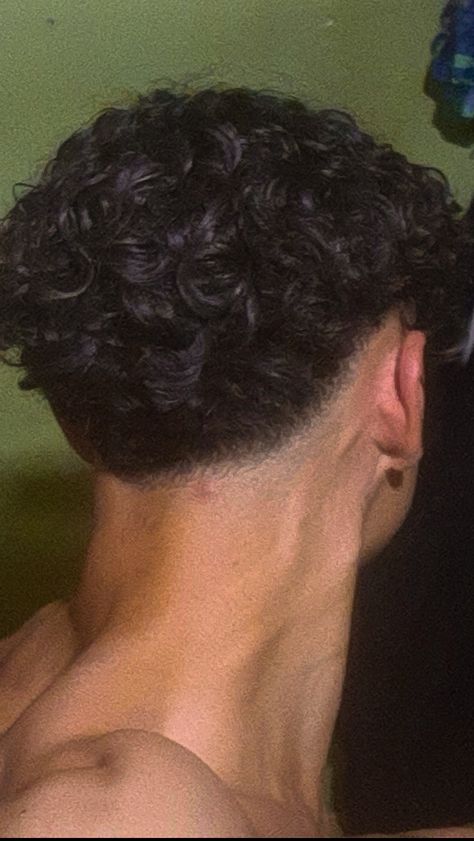 Men Hair Back View, Drop Fade Curly Hair, Haircut Low Fade, Low Fade Haircut Men's, Low Fade Curly Hair, Taper Fade Long Hair, Boys Curly Haircuts, Fade Haircut Designs, Taper Fade Short Hair