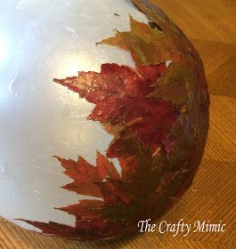 The Crafty Mimic: Real Maple Leaf Basket Fall Room, Diy Leaves, Leaf Bowl, Diy Bowl, Easy Fall Crafts, Leaf Bowls, Leaf Crafts, Diy Centerpieces, Easy Fall