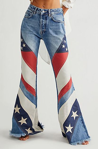 4th of July style | USA flag | stars & stripes | vintage style | '70s denim fashion | hippie-chic | boho flare jeans | cool bell-bottoms ... Style Flare Jeans, Free People Flare Jeans, Printed Denim Jeans, Western Fits, Horse Games, Western Wear Outfits, Cute Country Outfits, Denim On Denim, Clothes Jewelry