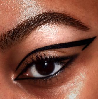 Black Eyeliner Looks Hooded Eyes, Dramatic Eyeliner Looks, Sharp Makeup Looks, Black Eyeliner Looks Creative, Cool Black Eyeliner Looks, Black Liner Looks, Creative Black Eyeliner, Fun Eyeliner Black, Sharp Eye Makeup