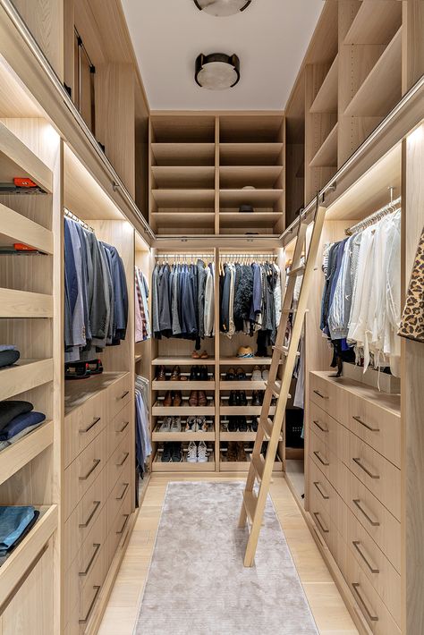 Bedroom Ideas Cupboard, High Ceiling Bedroom, Closet Factory, Cupboard Ideas, Workshop Apd, Home Decor Ideas Bedroom, Contemporary Closet, Creative Closets, Walking Closet