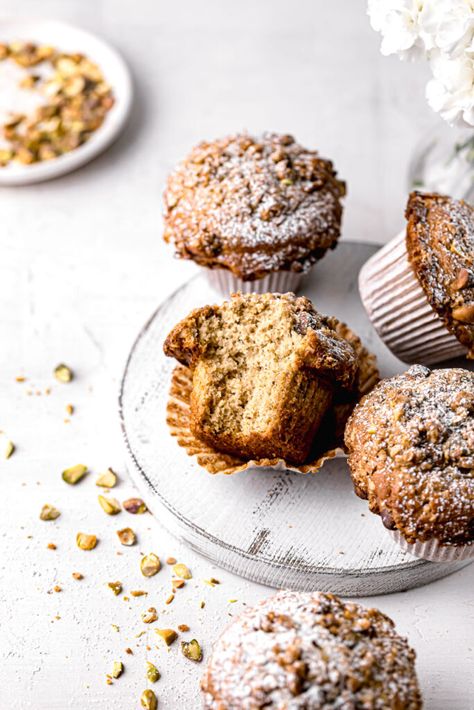 Muffin Food Photography, Oat Streusel Topping, Pistachio Muffins, Savory Baking, Baking Lessons, Bakery Style Muffins, Simple Muffin Recipe, Baking Inspiration, Homemade Muffins