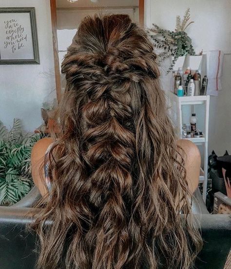 Bridesmaid Brown Hair Hairstyles, Easy Braided Half Up Hairstyles, Bridal Hair With Hat, Boho Hair Down, Boho Hairstyles For Wedding, Pagan Wedding Hair, Boho Western Wedding Hair, Bride Hairstyles Boho, Fishtail Braid Wedding Hair