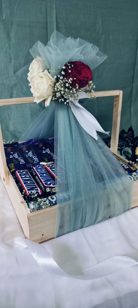 Chocolate hamper wedding Chocolate Tower Hamper Ideas, Chocolate Tray Decoration Wedding, Nikkah Hamper, Hamper Box Design, Chocolate Hamper Ideas Baskets, Bid Boxes Nikah, Wedding Hamper Ideas, Chocolate Hamper Ideas, Chocolate Hamper Ideas Gifts