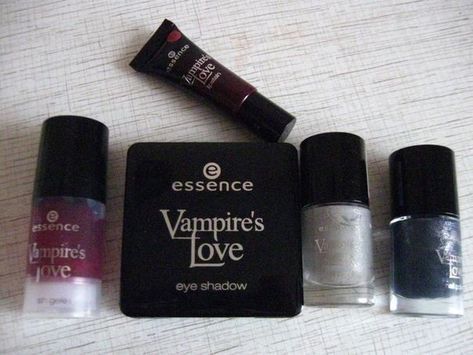 Essence Twilight, Kei Visual, Vampire Love, Swag Makeup, Essence Cosmetics, Ethereal Makeup, Gloss Labial, Make Up Inspo, Goth Makeup