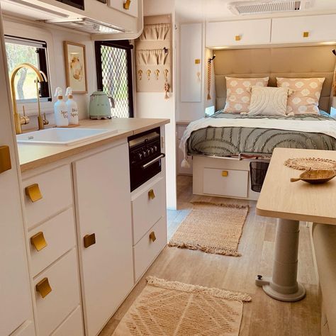 Small Caravan Renovation Ideas, Touring Caravan Interior Ideas, Retro Caravan Interiors, Small Caravan Interior, Tiny Camper Remodel, Caravan Renovation Diy, Caravan Inspiration, Caravan Interior Makeover, Caravan Living