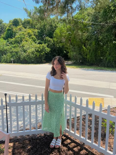 Pastel Green Skirt Outfit, Green Flower Skirt Outfit, Light Green Skirt Outfit, Pastel Skirt Outfit, Long Flower Skirt Outfit, Long Green Skirt Outfit, Summer Outfits Long Skirt, Green Skirt Outfit Ideas, Mid Skirt Outfits