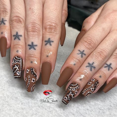 GelX medium coffin bandana nails Brown Bandana Nails, Handkerchief Nails, Black Bandana Nails, Bandana Print Nails, Stagecoach Nails, Gangster Nails Designs, Bandana Nail Art, Country Acrylic Nails, Nails Matching