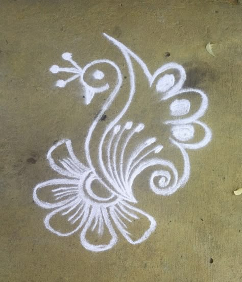 Small Jhoti Design, Flower Drawing Design Simple With Colour, Kolam Designs Rangoli Flower, Easy Alpona Designs, Simple Rongali, Simple Flower Design Rangoli, Kanha Rangoli, Side Designs For Rangoli, Free Hand Rangoli Designs With Colours