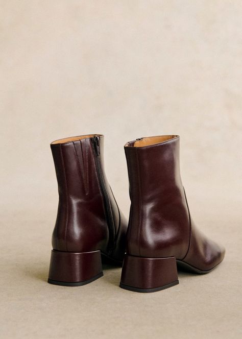 Paulette Low Boots - Iced chocolate  - Bovine leather - Sézane Brown Leather Square Toe Boots, Chunky Brown Boots Outfit, Parisian Boots, Leather Boots Aesthetic, Cowboy Ankle Boots Outfit, Brown Boots Outfit Ankle, Sezane Style, Chunky Brown Boots, Sezane Boots