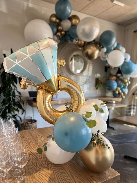 Engagement Balloon Bouquet, Ring Balloon Decor, Centerpieces Balloons, Engagement Party Centerpieces, Engagement Party Balloons, Mr And Mrs Balloons, Engagement Party Table, Ring Balloon, Dress Soiree