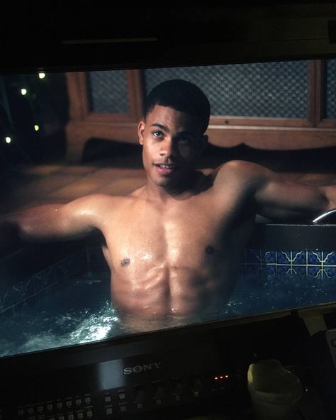 Jordan Calloway Chuck Clayton, Jordan Calloway, Crush Movie, Cute Guy Pics, Black Actors, Man Crush Everyday, Lessons Learned In Life, Jordan 2, Man Crush