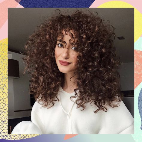 GLAMOUR columnist, Sarah Angius, shares the hacks every woman with curly hair *needs* to know Curly Hair Needs, Tighter Curls, Sarah Angius, Woman With Curly Hair, Beach Waves Hair Tutorial, Extreme Hair Growth, Biracial Hair, Beach Wave Hair, Curly Hair Photos