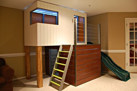 modern playhouse Indoor Clubhouse, Diy Indoor Playground, Platform Room, Playhouse Bedroom, Fun Basement Ideas, Attic Family Room, Inside Playhouse, Kids Playhouse Ideas, Indoor Playground For Kids