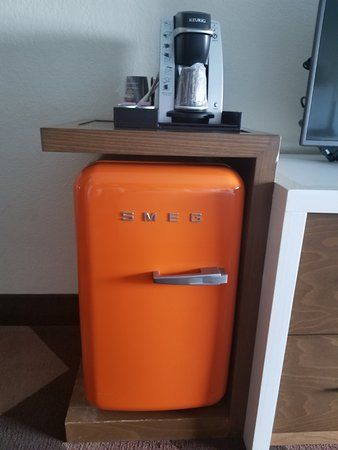 Aesthetic Refrigerator, Mini Fridge Decor, Smeg Mini Fridge, Mini Fridge Bar, Mini Fridge In Bedroom, Retro Style Aesthetic, Mini Fridge Cabinet, Retro Mini Fridge, Smeg Refrigerator