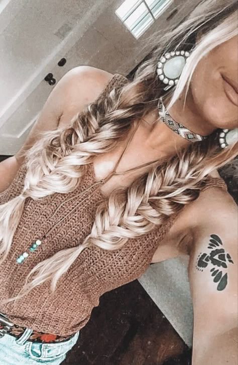 Western Hairstyles, Western Hair, Foto Cowgirl, Cute Country Outfits, Western Style Outfits, Mode Boho, Bohemian Tops, Long Blonde, Braid Hairstyles