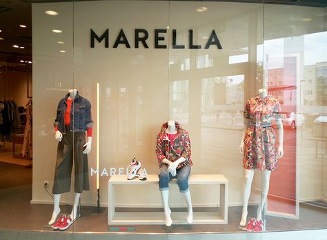 Marella. Neon minimalistic window display. Window Display, Neon