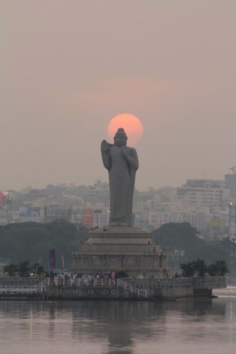 Hussain Sagar Hyderabad, Unique Pic, Statue Of Buddha, Travel To India, India Travel Places, Amazing India, Indira Gandhi, India Photography, Travel India