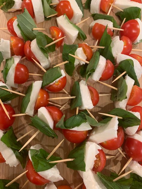 Party food platter on a wooden board Mozzarella Tomato, Quick Snack, On A Stick, A Stick, Skewers, Winter Christmas, Party Food, Mozzarella, Tomatoes