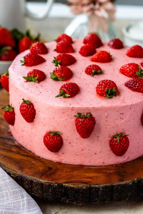 Strawberry Cake Brigadeiro Cake, Pecan Pie Cake, Strawberry Cream Cheese Frosting, Berry 1st Birthday, Fudge Ice Cream, Strawberry Things, Cake 5, Strawberry Cake Recipes, Vegan Cupcakes