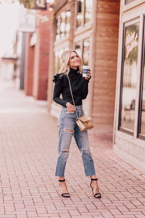 Styling Boyfriend Jeans for Fall | How to Dress Up Boyfriend Jeans Outfits With Boyfriend Jeans, Boyfriend Jeans Outfit Fall, Styling Boyfriend Jeans, Boyfriend Jeans Fall, Boyfriend Jeans Outfit Summer, Casual Work Outfit Winter, Katey Mcfarlan, Straight Jeans Outfit, Jeans For Fall