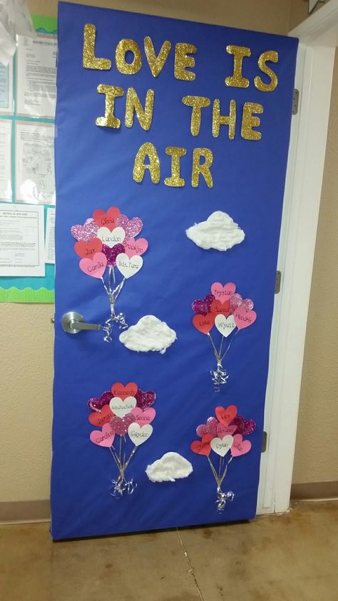 Sparrows adorable valentine door. Love is in the air! Valentines Diy Kids, Preschool Boards, Valentine Diy, Sparrows, Valentine Day Crafts, Love Is In The Air, Valentines Diy, Diy For Kids, Fun Crafts