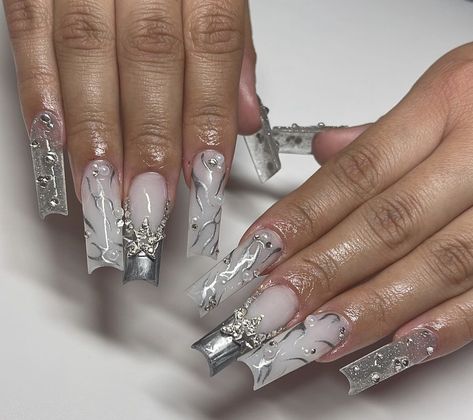 Nails Designs Ombre, Glitter Wedding Nails, Silver Acrylic Nails, Chrome Nail Designs, Classy Looks, Bridal Nails Designs, Nail Designs Ideas, Punk Nails, Ombre Nails Glitter