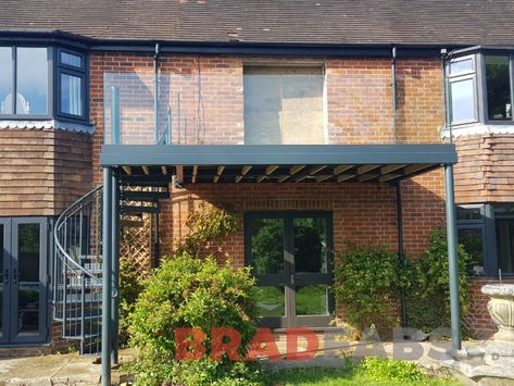 Stunning glass and steel balcony with spiral staircase designed by Bradfabs Steel Balcony, Balcony Floor, Terrace Houses, Beautiful Balcony, Houses Uk, Colorado House, Glass Balcony, House Balcony, Modern Balcony