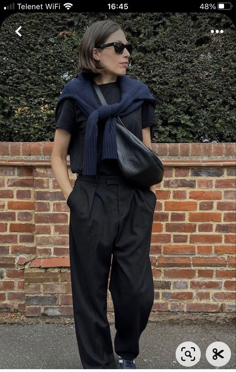 Navy With Black Outfit, Navy Blue Black Outfit, Navy Black Outfit, Black Pant Outfits For Women, Black And Navy Outfit, Navy And Black Outfit, Minimalist Womens Fashion, French Street Style, Black Trousers Outfit