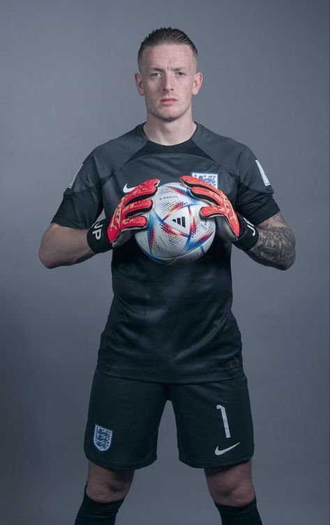 Media Day Poses Soccer Men, Pickford England, Athletic Poses, Jordan Pickford, Soccer Poses, Josh Bowman, Senior Banner, Football Poses, Volleyball Photos