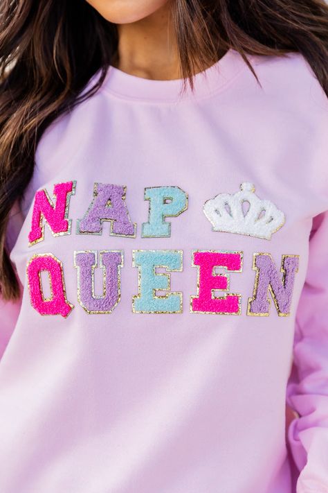 Shirts Vinyl Ideas, Chenille Patch Sweatshirt, Preppy Designs, Initial Sweatshirt, Leggings And Sneakers, Patch Sweatshirt, Nap Queen, Chenille Patch, Patches Shirt