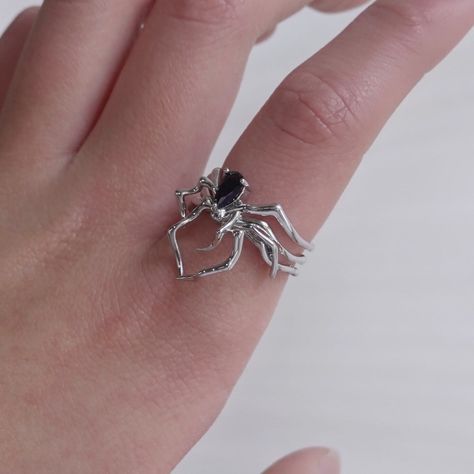 Gothic Spider Ring, Animal Ring, Irregular Ring, Gothic Ring, Zircon Ring This is a unique ring that can show your attitude. [SHIPPING] Please wait patiently for the goods to arrive❤️ Item will be shipped in 2 to 4 business days. The standard shipping in the USA usually arrives within 1 to 6 business days. [RETURNS & EXCHANGES] We do not accept returns or exchanges, sorry💧If you encounter any problems, please contact us. [TAKING CARE OF YOUR JEWELRY] Keep it away from water while wearing it. (Exercising, Showering, Bathing, Swimming) Keep it in a zip. THANK YOU for supporting small businesses. [Instagram] lin.g_jewelry Gothic Jewelry Diy, Gothic Spider, Spider Ring, Gothic Ring, Animal Ring, Gothic Rings, Dope Jewelry, Animal Rings, Funky Jewelry