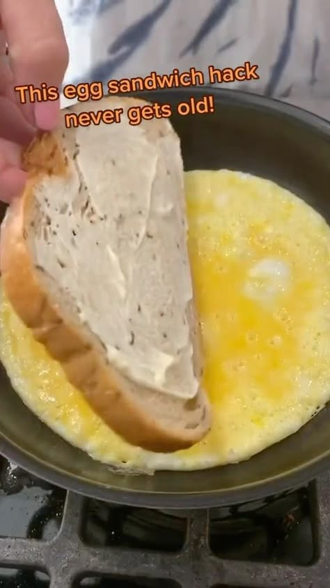 Allyson Zea | Food Blogger | Love using this egg sandwich cooking hack! Have you tried it? Follow 👉🏻 @domesticsuperhero for more easy recipes!! #eggsandwichhack... | Instagram Easy Egg Sandwich, Egg Sandwich Hack, Best Sandwich Recipes, Amazing Food Hacks, Breakfast Brunch Ideas, Egg Sandwich, Breakfast Lovers, Breakfast Casserole Easy, Egg Recipe