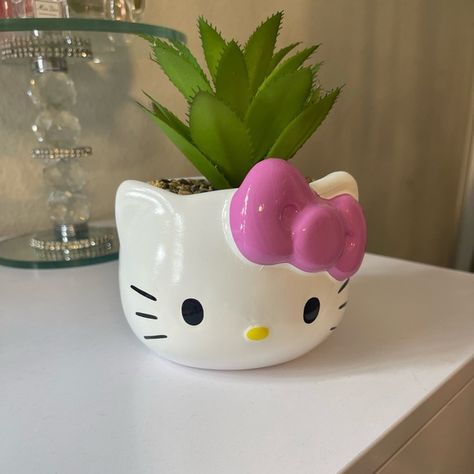 Hello kitty planter Hello Kitty Pinch Pot, Hello Kitty Air Dry Clay, Hello Kitty Clay Ideas, Clay Hello Kitty, Hello Kitty Clay, Pinch Pot, Clay Cup, Pot Ideas, Pinch Pots