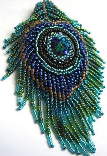 Hand Beaded Jewelry, Feather Embroidery, Peacock Jewelry, Beaded Things, Bead Embroidery Tutorial, Bead Embroidery Patterns, Beaded Jewellery, Beading Tutorial, Beading Ideas