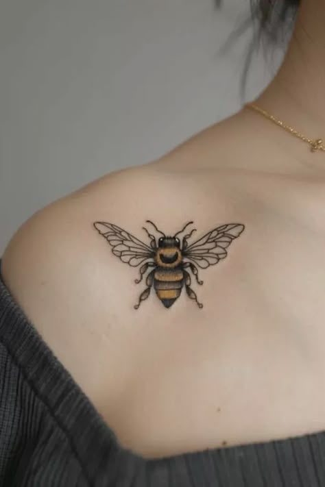 Beautiful Realistic Honey Bee Tattoo Ideas for Inspiration Bee Tattoos Simple, Bee Tattoo Collar Bone, Hornet Tattoo Ideas, Bee Chest Tattoo Female, Realistic Bug Tattoo, Breast Tatoos Ideas, Bee Tatoos Vintage, Honeybee Tattoo Simple, Realistic Bee Tattoo