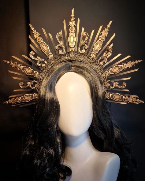 New baroque crowns in the shop!! I love making these! It takes a little bit more time, but nonetheless super fun! I hope you like them! What colours should I do next? X Liesbeth Dark Lemon Baroque Crown, Lemon Art, 7 Wonders, Greek God, Greek Gods, It Takes, I Hope You, Lemon, I Hope