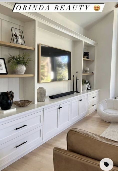 Built Ins Living Room, Feature Wall Living Room, Built In Shelves Living Room, Living Room Wall Units, Living Room Built Ins, Farmhouse Living Room Furniture, Family Room Walls, Living Room Entertainment Center, Wall Living Room