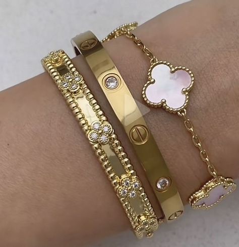 خواتم خطوبة, Preppy Jewelry, Expensive Jewelry Luxury, Wrist Jewelry, Luxe Jewelry, Jewelry Accessories Ideas, Dope Jewelry, Girly Accessories, Gold Bracelets