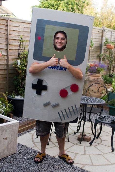 Gameboy Costume, Nintendo Costumes, Nerdy Halloween Costumes, Gamer Costume, Crazy Halloween Costumes, Nintendo Party, Nintendo Gameboy, Diy Halloween Costumes Easy, Kids Dress Up