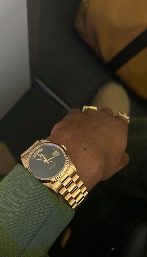 Golden Watch, Dope Jewelry Accessories, Classy Watch, Fancy Watches, Gold Rolex, Gold Watch Men, Gold Chains For Men, Vintage Watches For Men, Hand Watch