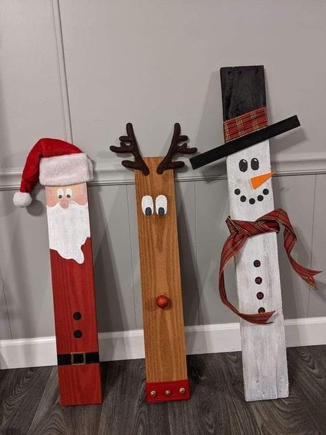 Outdoor Christmas Signs Diy, Pallet Santa Diy, Pallet Reindeer Diy, Fence Post Crafts Diy Projects, Outdoor Christmas Wood Decorations, Fence Picket Christmas Crafts, Fence Board Crafts Christmas, Holiday Wood Projects, Pallet Holiday Projects